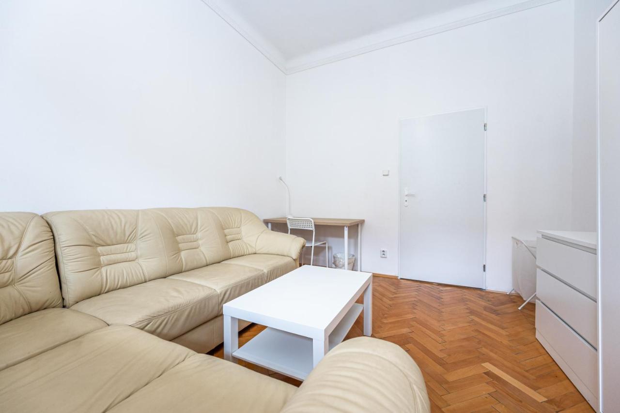 Apartment Jaromirova 9 Prag