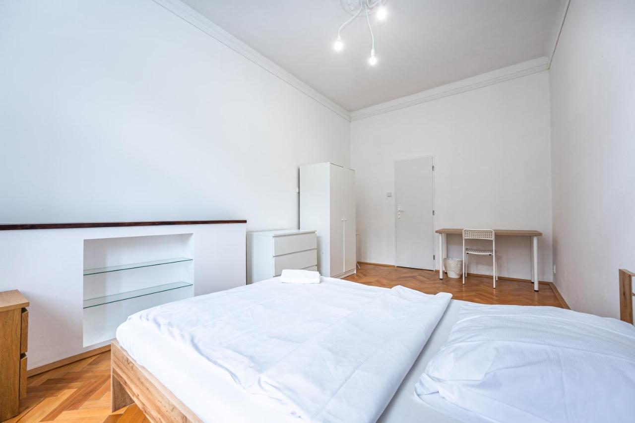 Apartment Jaromirova 9 Prag